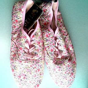 DeliA's floral sneakers NWT